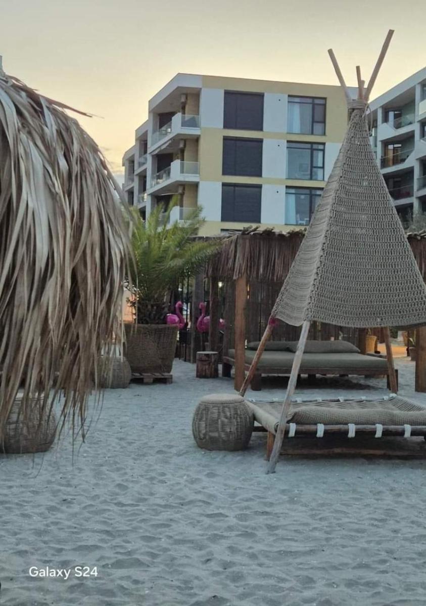 Constantinos Apartment Mamaia Nord Năvodari Esterno foto